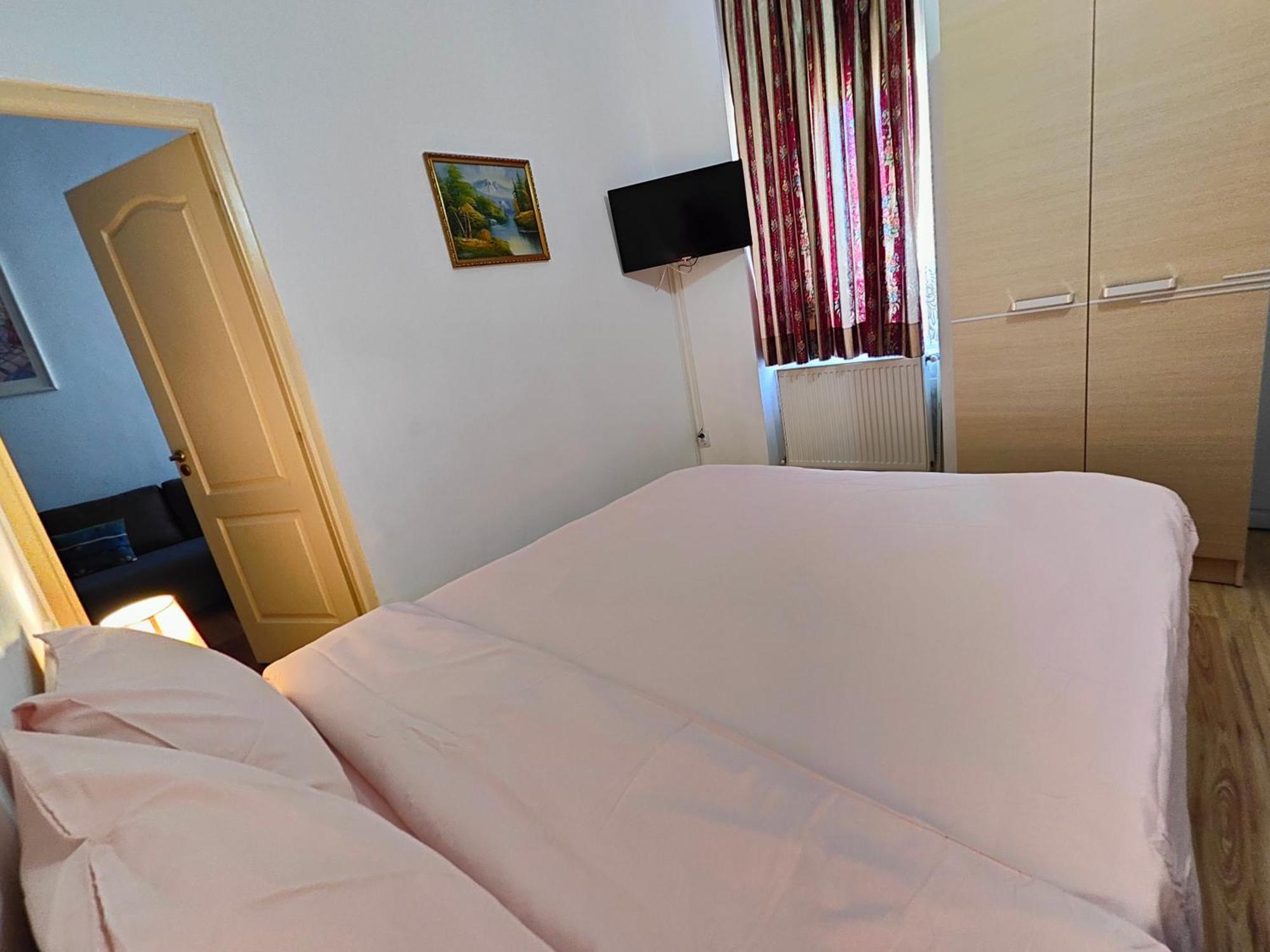 Atlas Accommodation Bukarest Eksteriør billede